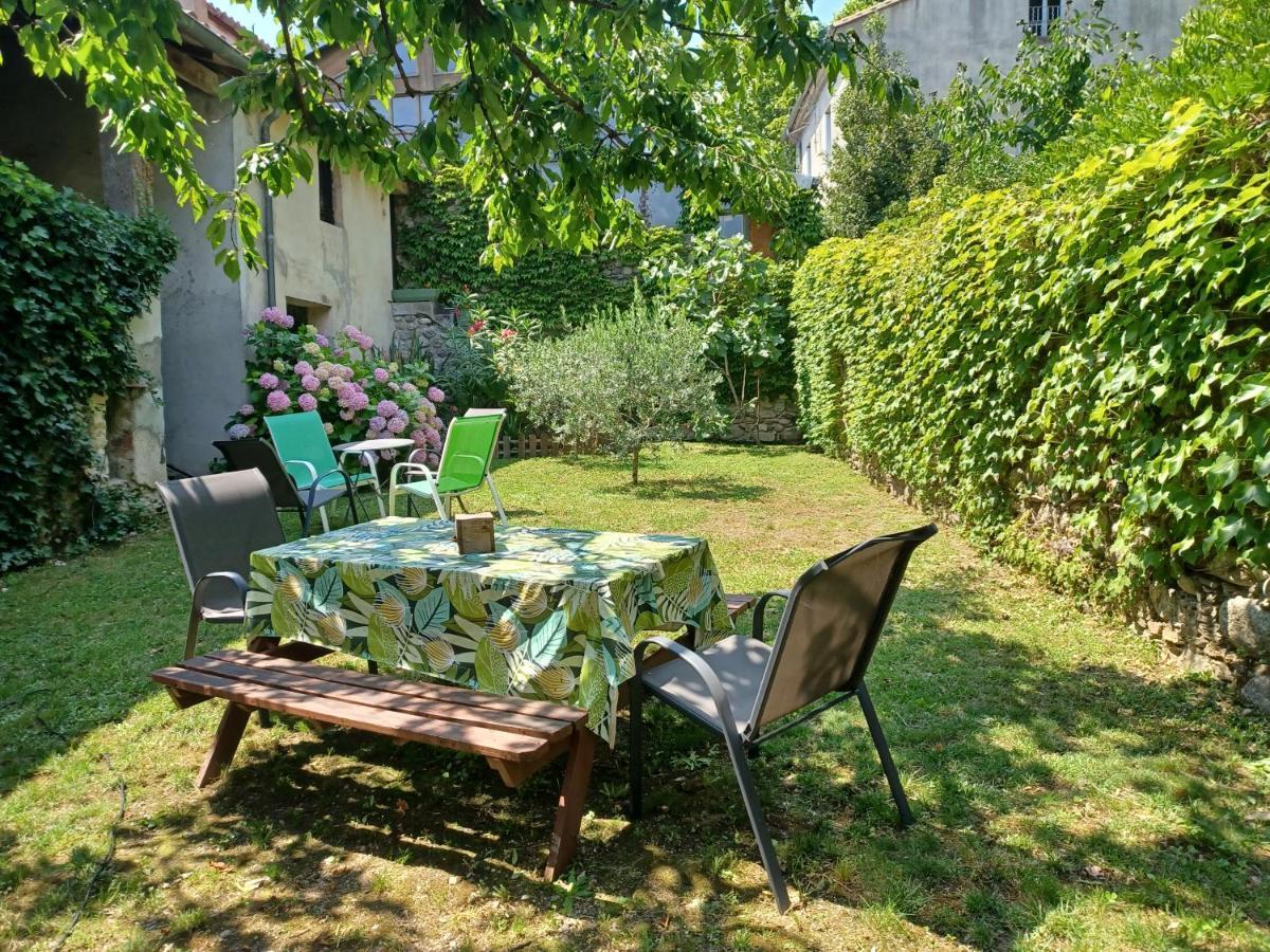Les Glycines Bed & Breakfast Le Vigan  Eksteriør bilde